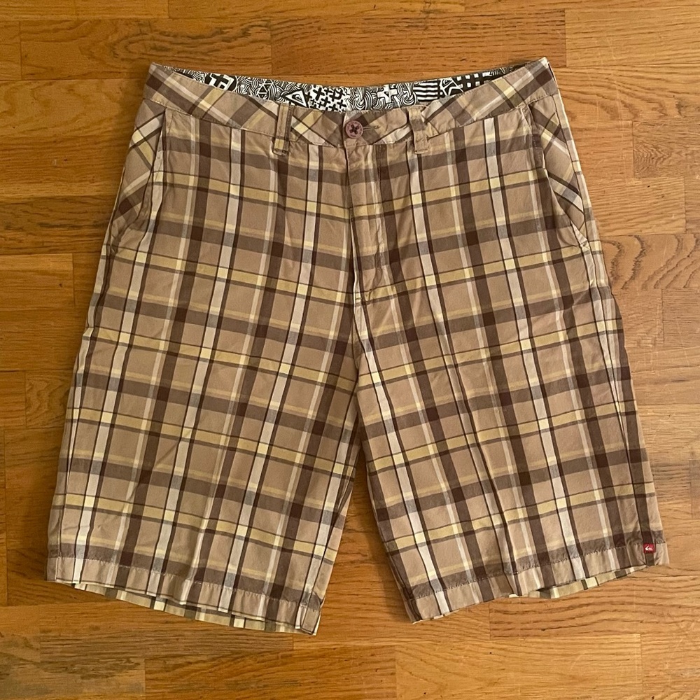 Men’s Quiksilver flat-front plaid shorts, Size 34